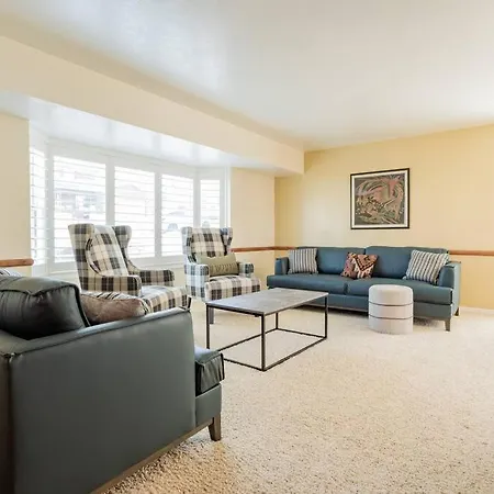 Spacious 6 Bedroom Extended Stay